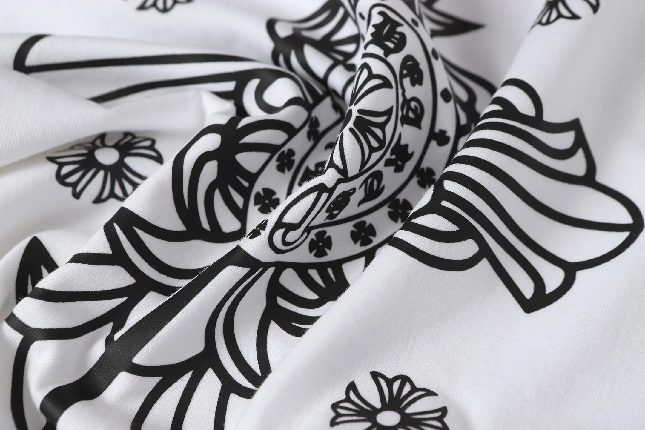 P150 -Chrome Hearts/Chrome Hearts cross letter printed short-sleeved T-shirt -High weight, high density and high quality. The wool is soft, delicate and skin-friendly. It feels soft and silky. It has excellent warmth and skin-friendly properties.